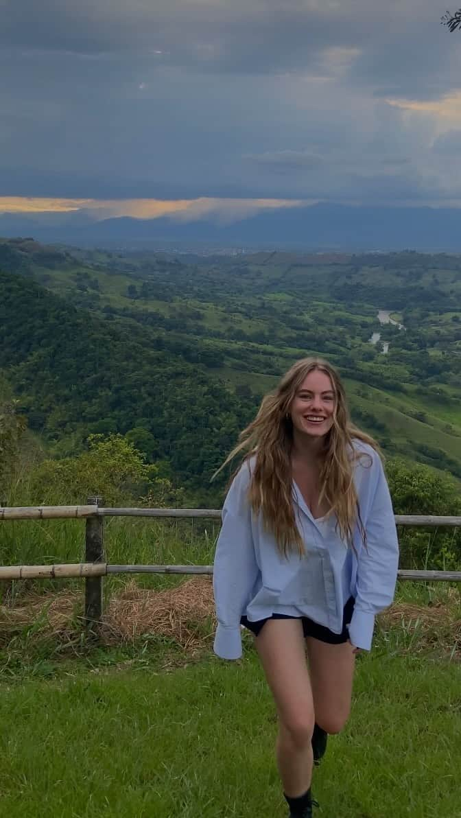 Annabel Smitのインスタグラム：「He really nailed it.   It’s so fun to show your off your country and look at it from someone else’s eyes. Colombia is one of the most beautiful countries I’ve ever traveled to. The people, the nature, the food, the way of life, it’s honestly so incredible. If you ever get the chance to visit, go!!   #colombia #travel #couple #longdistance #longdistancerelationship #ldr #ld #ldrcouple #home #nature #discover #positivity #happy #love」