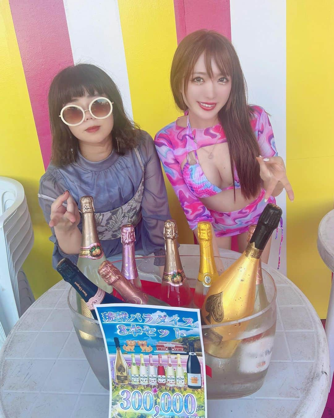 おりささんのインスタグラム写真 - (おりさInstagram)「🍉  江ノ島の海の家 @63beach_house で ななちゃんと一日店長イベント ２日間無事終わりました🥰  みんなが会いにきてくれたり 一緒に飲んでくれて 幸せであっという間の２日でした✨  誘ってくれたエイキング、 63Beach Houseのみなさん ありがとうございました✨  そして ななちゃんのエンターテイナー魂 最高でした❤️❤️❤️❤️❤️❤️  #カフェパリ #2万円 #どういうこと　？🤣 #爆売れ  #enoshima#enoshimaisland#bikini#champagne#summer#beach#アルマンド#カフェパリ#江ノ島#江ノ島海岸 #江ノ島ビーチ#海の家#一日店長#イベント#水着#進撃のナナ#63beachhouse」8月21日 2時03分 - orisa_0510