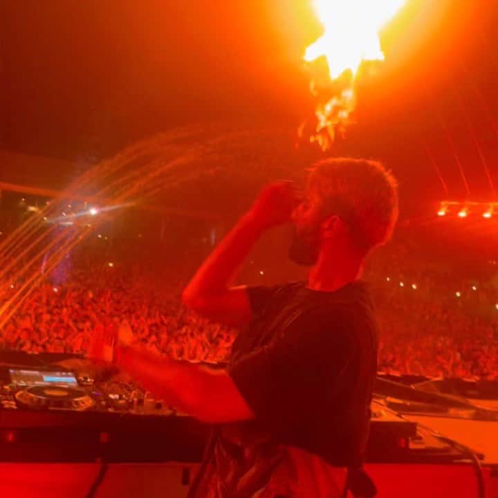 R3habのインスタグラム：「TONIGHT WAS FIRE 🔥🔥🔥 Which drop hits harder??」