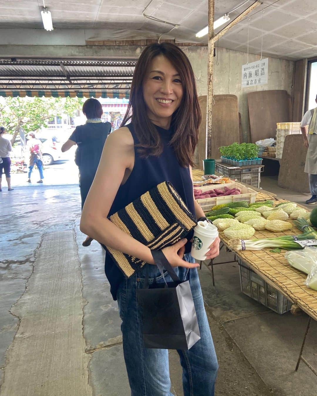 雨宮塔子さんのインスタグラム写真 - (雨宮塔子Instagram)「去年は神田界隈の食い倒れツアーに連れ出してくれた料理研究家のゆうこちん❤️  この夏は前から興味津々だった鎌倉の某レストランのランチに連れて行ってくれました♪  農協市場に始まって、ぶらぶら散歩しながらレストランに🍽️ あまりの美味しさと、積もる話の多さにお料理の写真をかなり撮り忘れてしまいましたが😭🙏、幸せすぎる時間に感謝🥰  鎌倉駅界隈に戻ってまた歩き出したものの、あまりの暑さに再び涼をとりたくなって、でました、かき氷第二弾🤣  いつも遊んでくれてありがとう😘  @yukowatanabe520  #ゆうこちんのおすすめの #鎌倉のレストラン #今回はお盆の混雑を危惧して #車をさけて #湘南新宿ラインで」8月21日 2時14分 - amemiya.toko