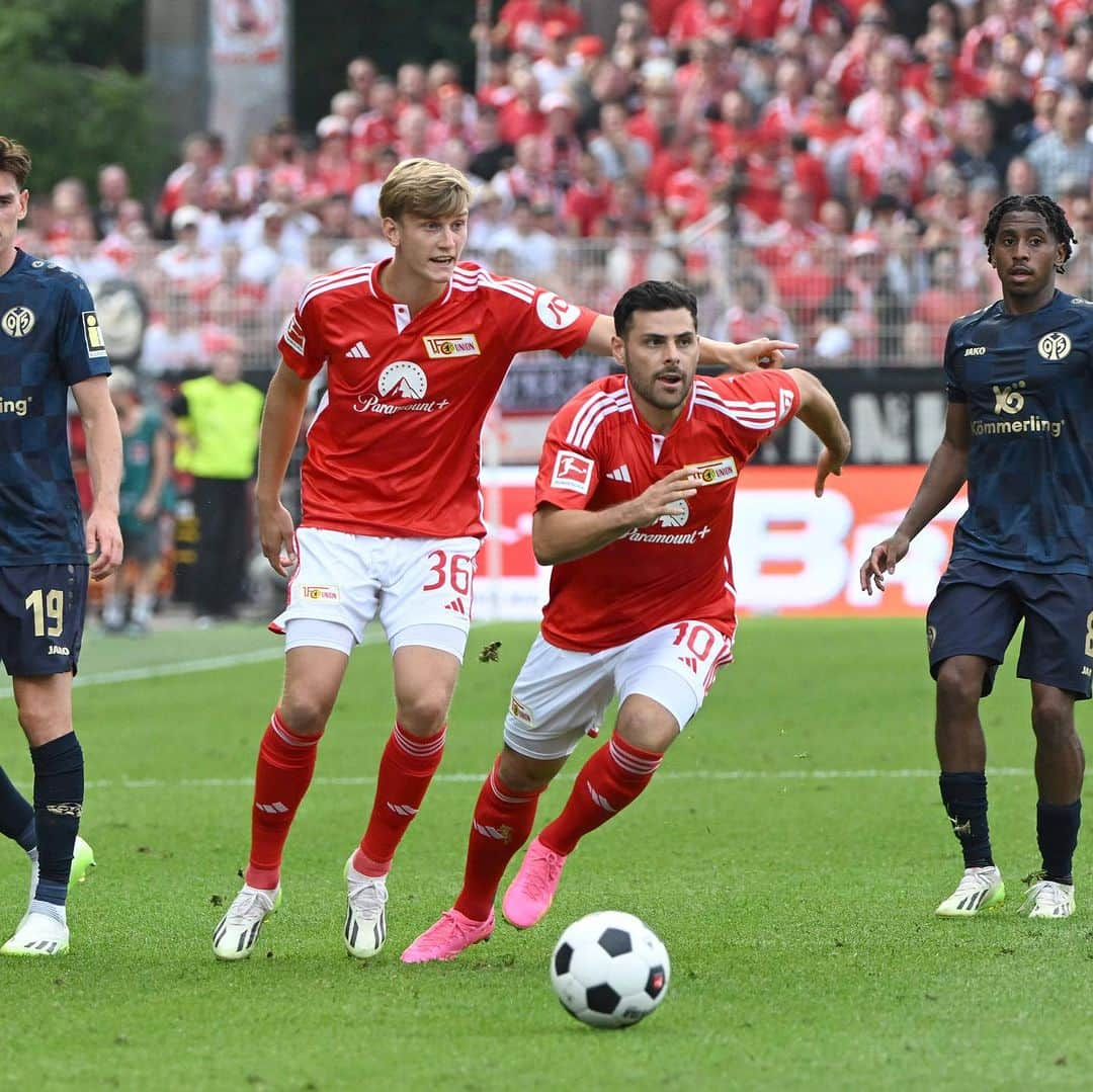 ケヴィン・フォラントさんのインスタグラム写真 - (ケヴィン・フォラントInstagram)「Was für eine Stimmung 🤩 Geiler Bundesliga Auftakt! Vielen Dank für eure Unterstützung 🔴⚪️  #eisernunion #fcunion #unveu」8月21日 2時34分 - kevin_volland