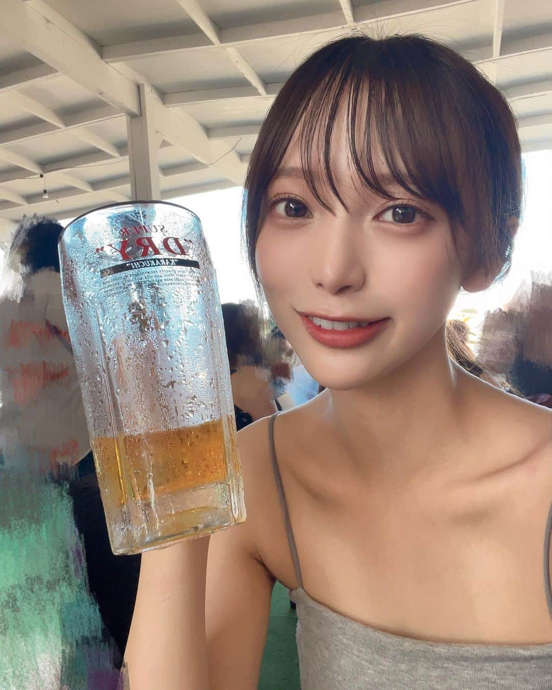 のインスタグラム：「海の家行ったよ〜🍺🥒🍧  初めて行って自分は陰キャだと再確認した😓」