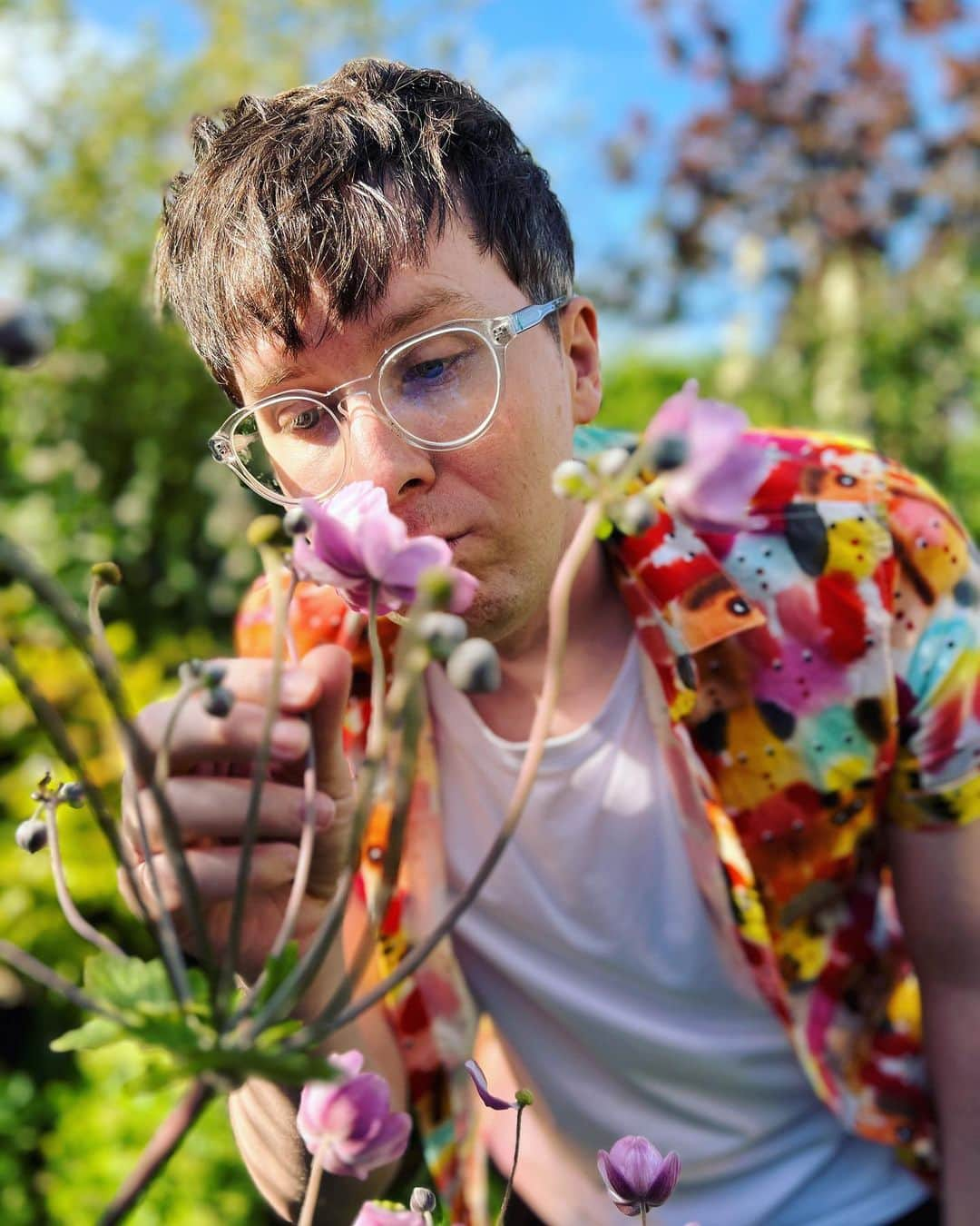 フィル・レスターさんのインスタグラム写真 - (フィル・レスターInstagram)「inhaling some nature   (bryony made this shirt with some fabric we saw in japan!!)」8月21日 3時30分 - amazingphil