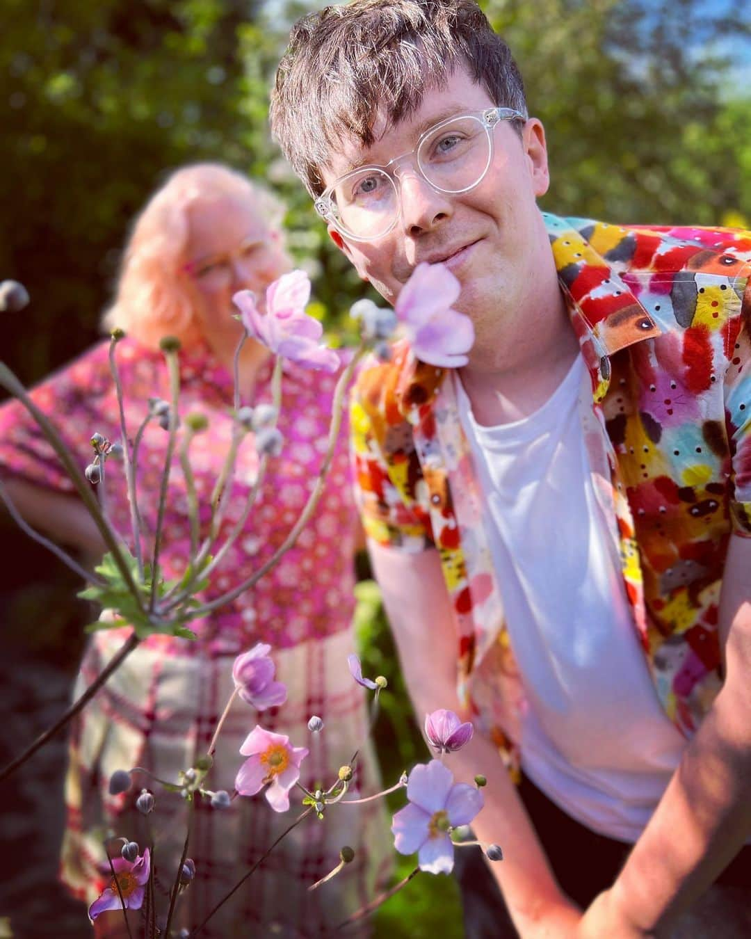 フィル・レスターさんのインスタグラム写真 - (フィル・レスターInstagram)「inhaling some nature   (bryony made this shirt with some fabric we saw in japan!!)」8月21日 3時30分 - amazingphil