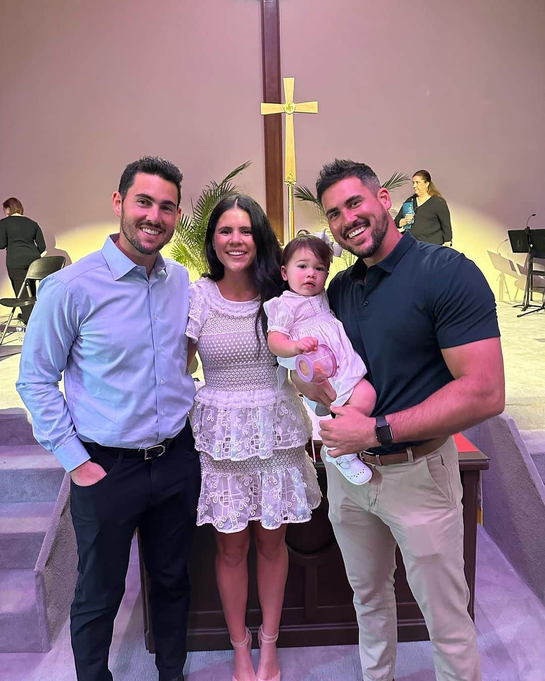 ジョッシュ・マレーさんのインスタグラム写真 - (ジョッシュ・マレーInstagram)「Baptism day for my little niece Taytum - we are two very blessed Uncles right here! 🙏🏼🙌🏼」8月21日 3時30分 - joshmurray11