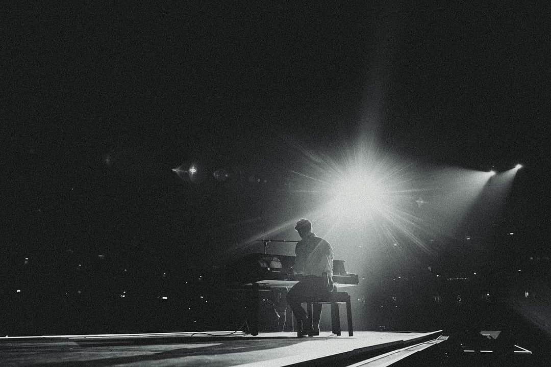 ニック・ジョナスさんのインスタグラム写真 - (ニック・ジョナスInstagram)「Playing these stadiums has been such a highlight. Thanks for another bucket list show, Toronto.」8月21日 3時34分 - nickjonas