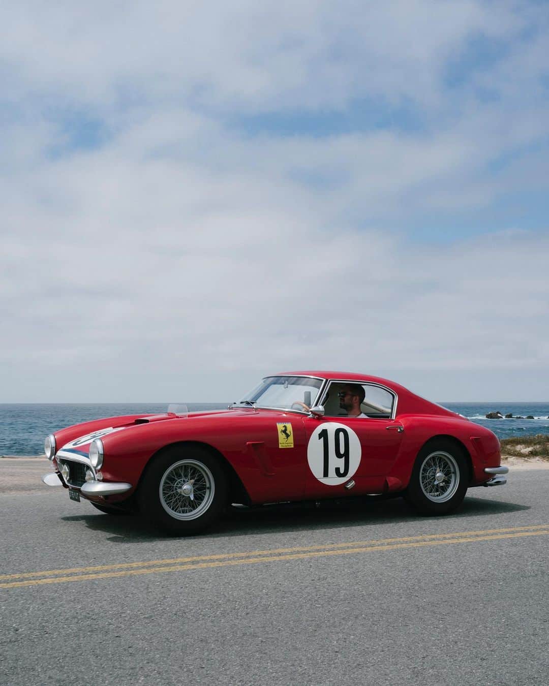 Ferrari USAのインスタグラム：「An unforgettable Ferrari Procession making its way down 17-Mile Drive to the First Fairway at Pebble Beach, for a powerful showcase of racing spirit, innovation, and style.⁣ ⁣ #MontereyCarWeek #Ferrari #FerrariClassiche」