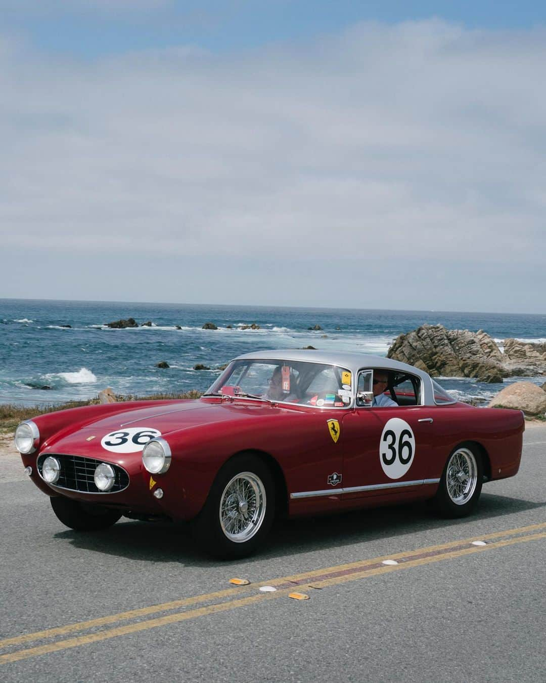 Ferrari USAさんのインスタグラム写真 - (Ferrari USAInstagram)「An unforgettable Ferrari Procession making its way down 17-Mile Drive to the First Fairway at Pebble Beach, for a powerful showcase of racing spirit, innovation, and style.⁣ ⁣ #MontereyCarWeek #Ferrari #FerrariClassiche」8月21日 3時59分 - ferrariusa