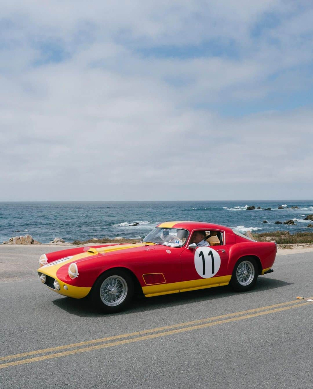 Ferrari USAさんのインスタグラム写真 - (Ferrari USAInstagram)「An unforgettable Ferrari Procession making its way down 17-Mile Drive to the First Fairway at Pebble Beach, for a powerful showcase of racing spirit, innovation, and style.⁣ ⁣ #MontereyCarWeek #Ferrari #FerrariClassiche」8月21日 3時59分 - ferrariusa