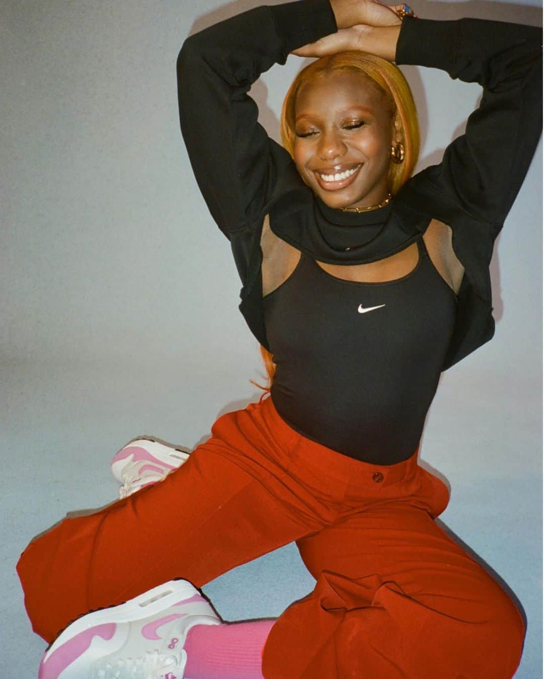 Nike Womenさんのインスタグラム写真 - (Nike WomenInstagram)「When it comes to style, Creative Consultant Ah-Niyah Gold (@AhniyahGold) is inspired by the city energy around her 🗽  “New York kind of just is one of those cities that just continues to push you forward, whether you notice or not,” she says. “I think my style has been impacted just by running around the city and growing up here, which is amazing.”  Shop Ah-Niyah’s best on-the-go looks 💨」8月21日 4時00分 - nikewomen
