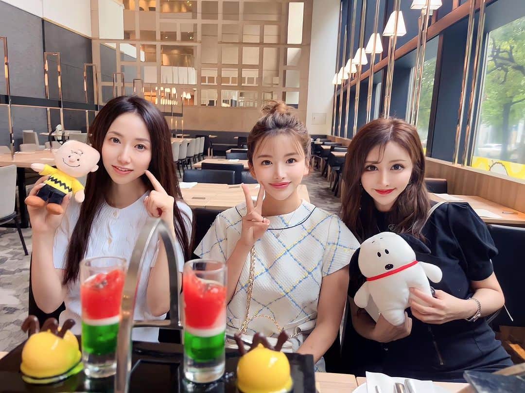 夢咲りおなのインスタグラム：「私は2回目のスヌーピーアフタヌーンティー🫖🐶🤍🖤  写真撮り忘れちゃったけどつかさちゃんのお誕生日🎂プレート描いてもらいました♪  いつも2人とも仲良くしてくれてありがとう🩵  そして産まれてきてありがとう💕🥳✨  #スヌーピー#スヌーピーアフタヌーンティー#ヒルトンホテル名古屋#ヒルトンホテルビュッフェ #お誕生日会#女子会#名古屋#栄#アフタヌーンティー」