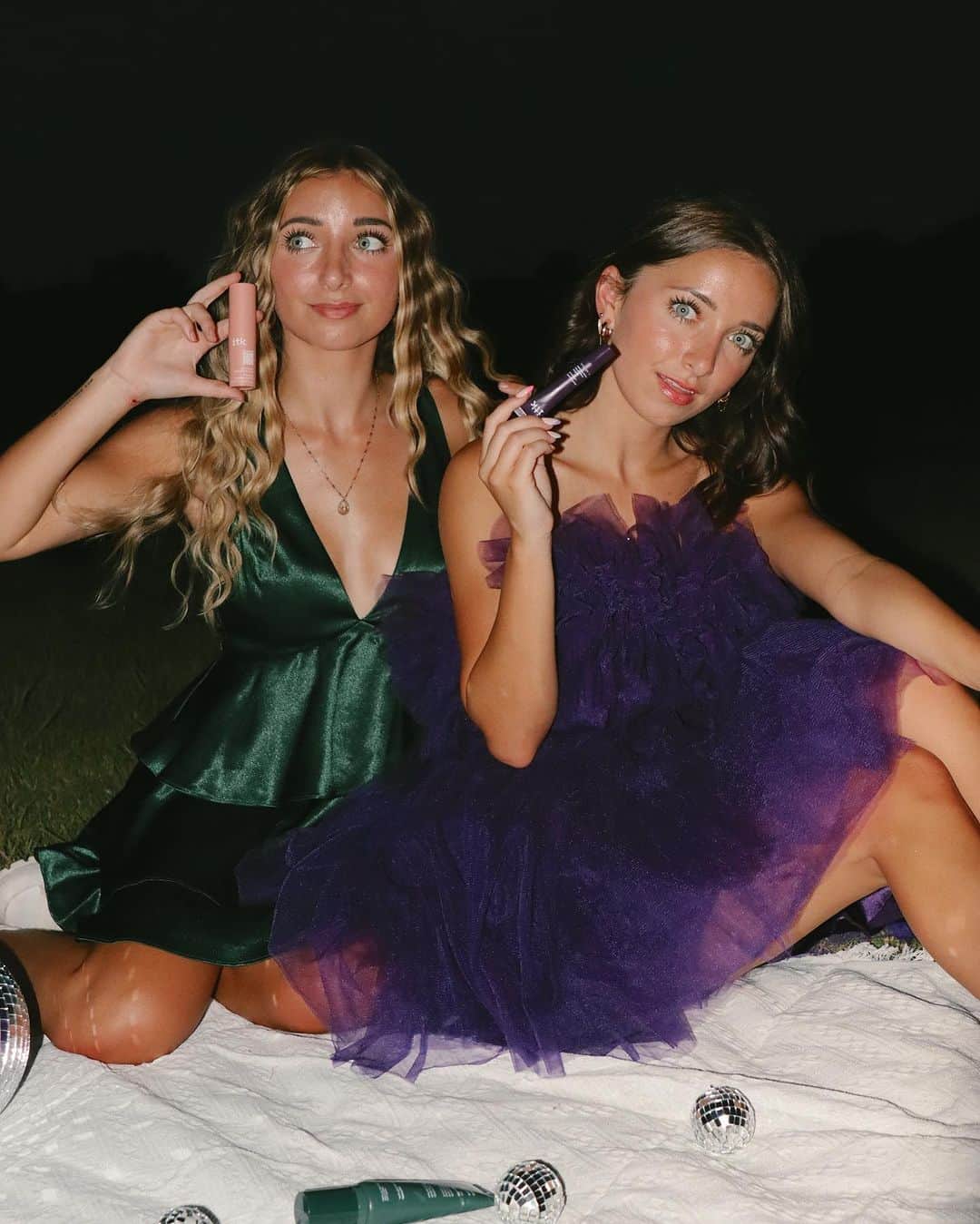 Brooklyn and Baileyのインスタグラム：「These pics + itk >>>」