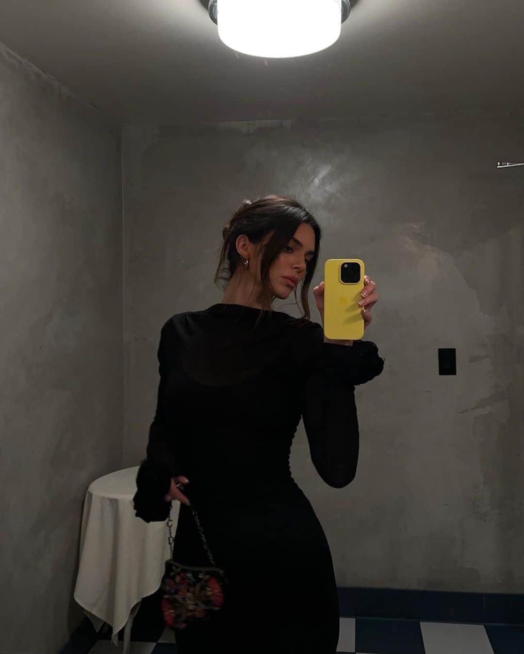 ケンダル・ジェンナーのインスタグラム：「;)」