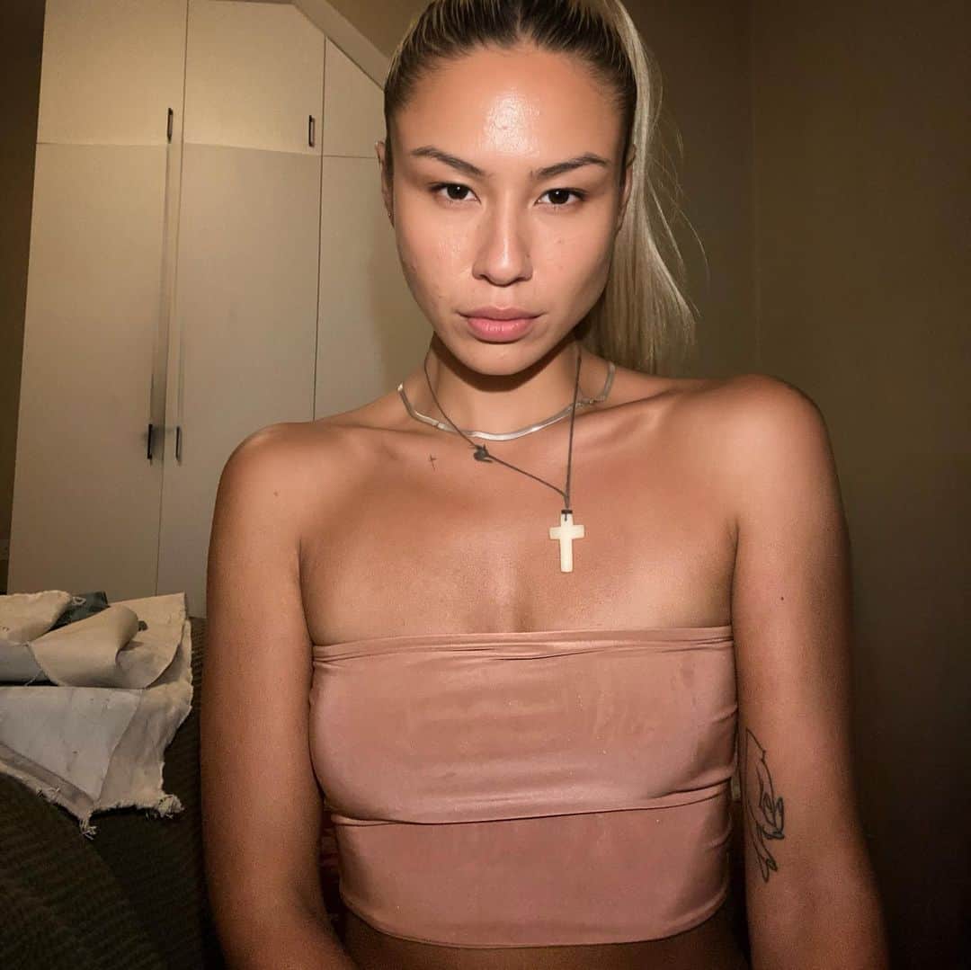 Mali-Koa Hoodのインスタグラム：「┊͙ ˘͈ᵕ˘͈ The feminine urge *ೃ༄」