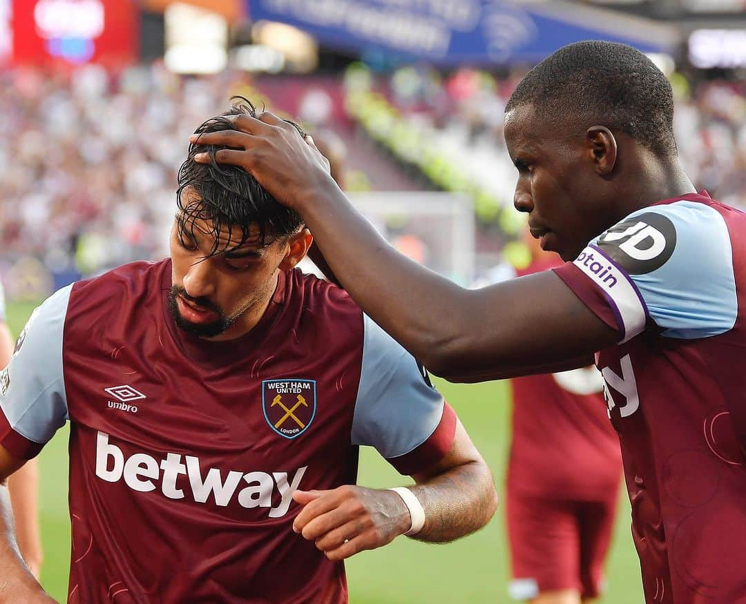 クル・ズマさんのインスタグラム写真 - (クル・ズマInstagram)「Big Derby Win !!! ⚽️⚽️⚽️ 🔝 so proud of the team ! 👊🏿⚒️ Thanks y’all for your support 🔝🤲🏿 always a big pleasure to captain this amazing team 🤲🏿 #blessed #uZoumaki」8月21日 4時48分 - kurtzouma