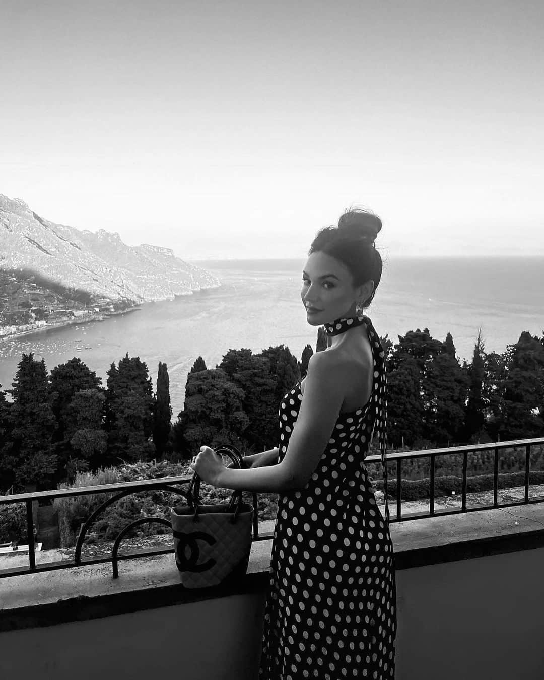 ミシェル・キーガンさんのインスタグラム写真 - (ミシェル・キーガンInstagram)「Beautiful Ravello by night 🇮🇹🥀🌘🍝」8月21日 5時02分 - michkeegan