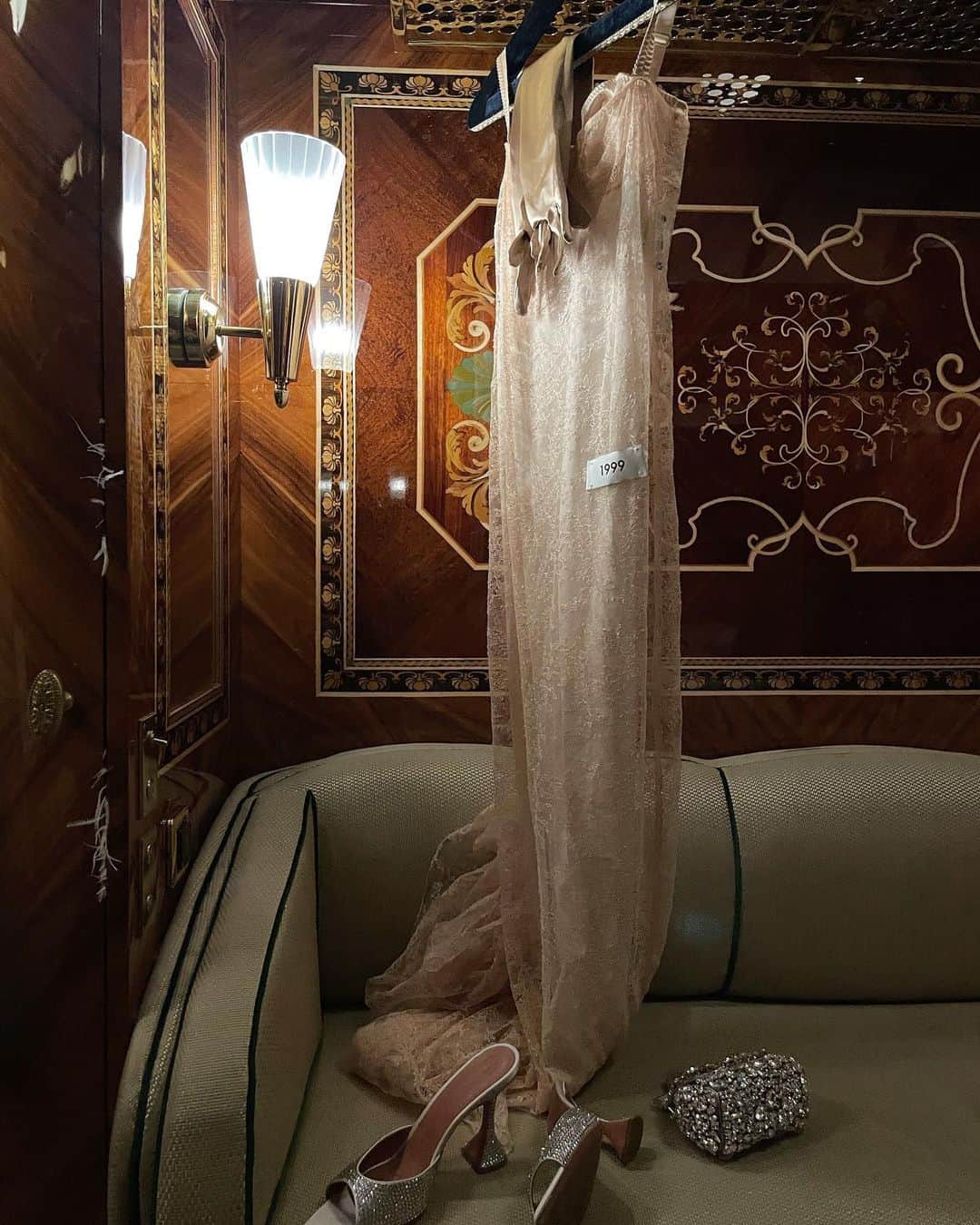 レオニー・ハンネさんのインスタグラム写真 - (レオニー・ハンネInstagram)「In my glam girl era at Venice Simplon-Orient-Express ✨ Anzeige/Ad @vsoetrain #TheArtOfBelmond」8月21日 5時07分 - leoniehanne