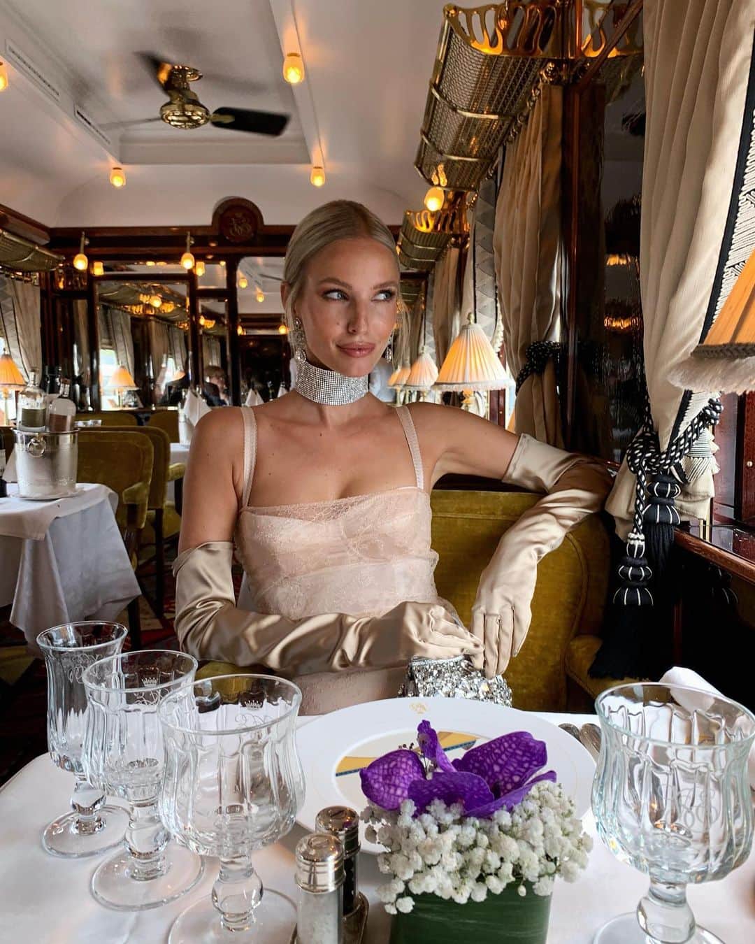 レオニー・ハンネのインスタグラム：「In my glam girl era at Venice Simplon-Orient-Express ✨ Anzeige/Ad @vsoetrain #TheArtOfBelmond」