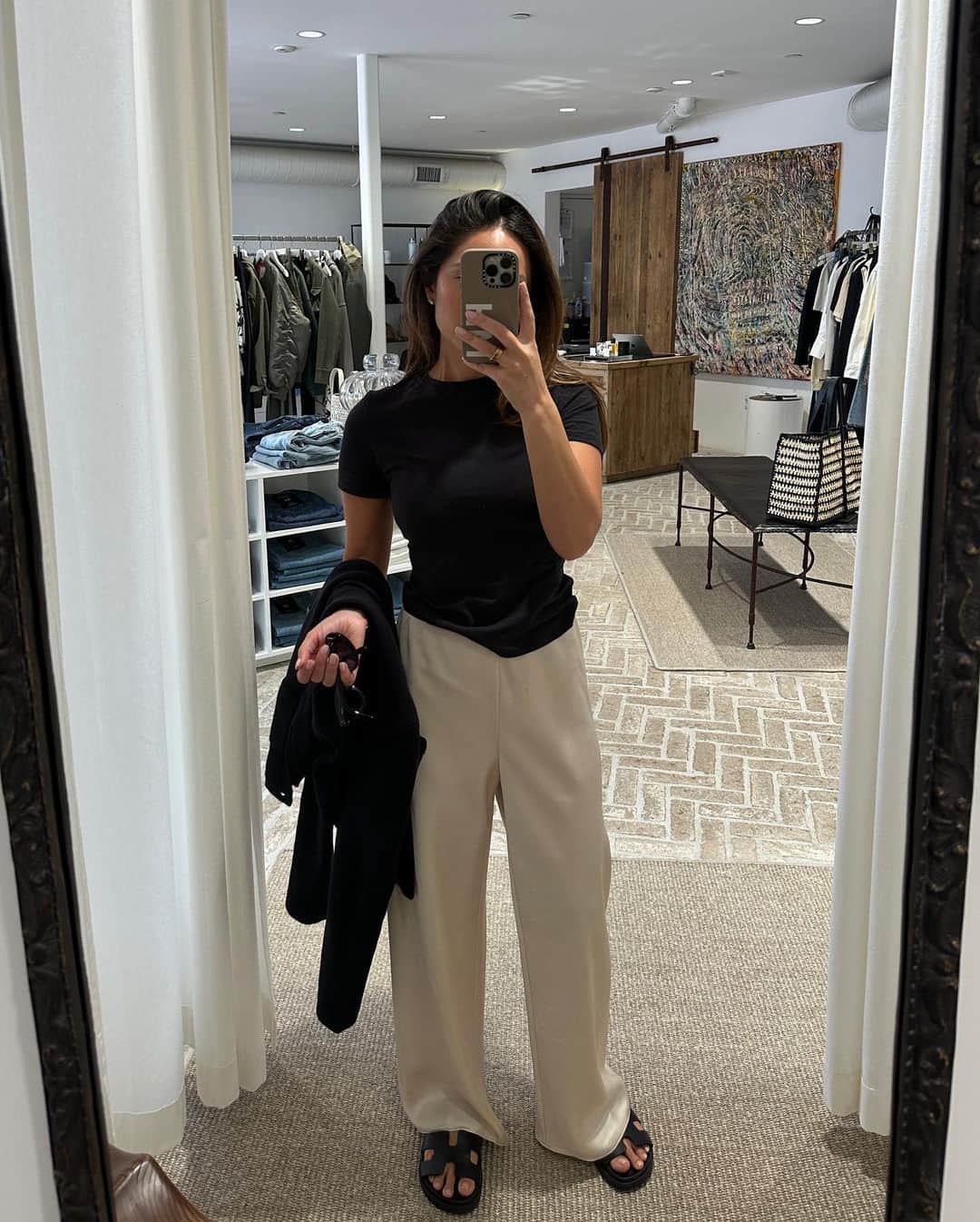 Marianna Hewittのインスタグラム：「this week — belated celebrated my dad’s birthday, saw our new windows at @sephora and prepped for a tropical storm 🌧️ now I’m cozy on my couch watching netflix waiting for the rain to pass」