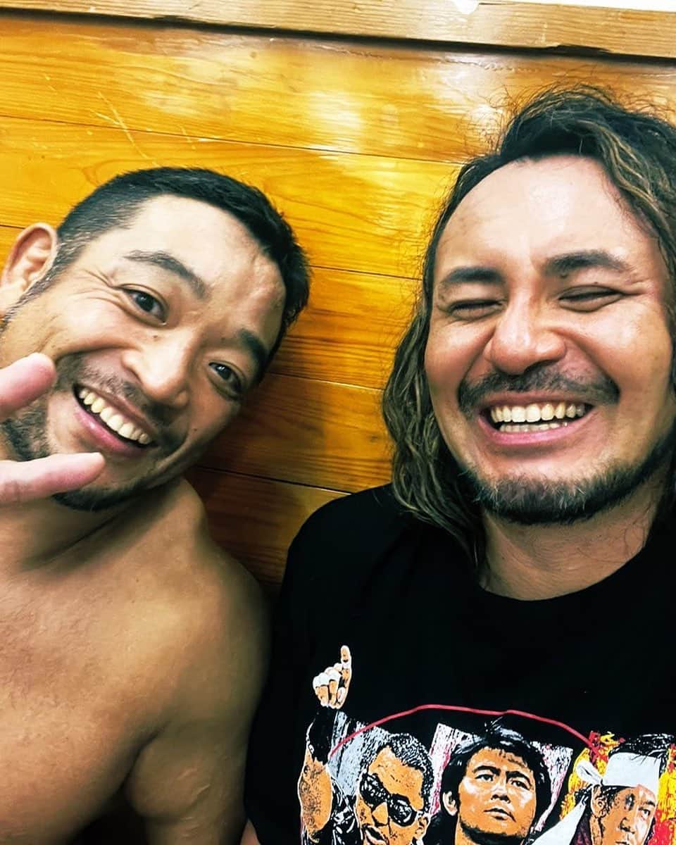 今成夢人のインスタグラム：「関本大介さんとわたし。ザ・プロレスラー。浪人生の時に、大日本プロレスの後楽園ホール大会に通って救われていた。関本さんとタッグもまた夢のような出来事でした。 #今成夢人 #関本大介」