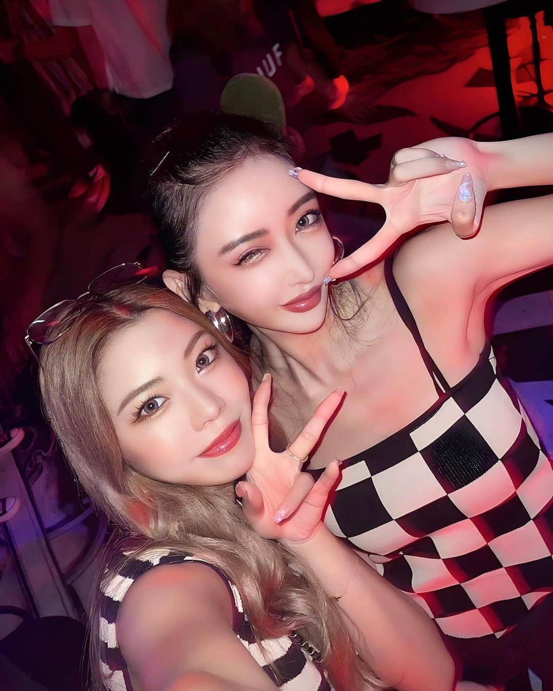 のインスタグラム：「👭👩‍❤️‍👩💗  @sheinofficial @shein_japan の  🖤🤍黒白チェックが可愛いトップスで 久しぶりにお出かけしたよーん🥰☑️  たまには夜遊びも楽しいね✌️  今、Get your back-to-school looks on lock という キャンペーン期間だから  1-5999円まではセール価格よりさらに15%OFF✌️ 6000円以上なら20%オフで買えちゃうみたい😳  いそげー！！！  クーポンコード『B2SJP106』を入れると適用になるよ🖤  ちなみに私が着用してるのは  DAZY チェック模様 バンダナ ヘム キャミニットトップ   『8171022』で検索すると出てくるよ🔍✌️  たまに売り切れになっちゃうから、  早めにチェックしてみてみてね☺️☑️  #firstdayvibes #backtoschool #sheinforall #ad #sheinpartner  #shein購入品 #sheinコーデ #shein  #sheinhaul #sheingals #sheinofficial  #sheinstyle #シーイン購入品 #シーイン」