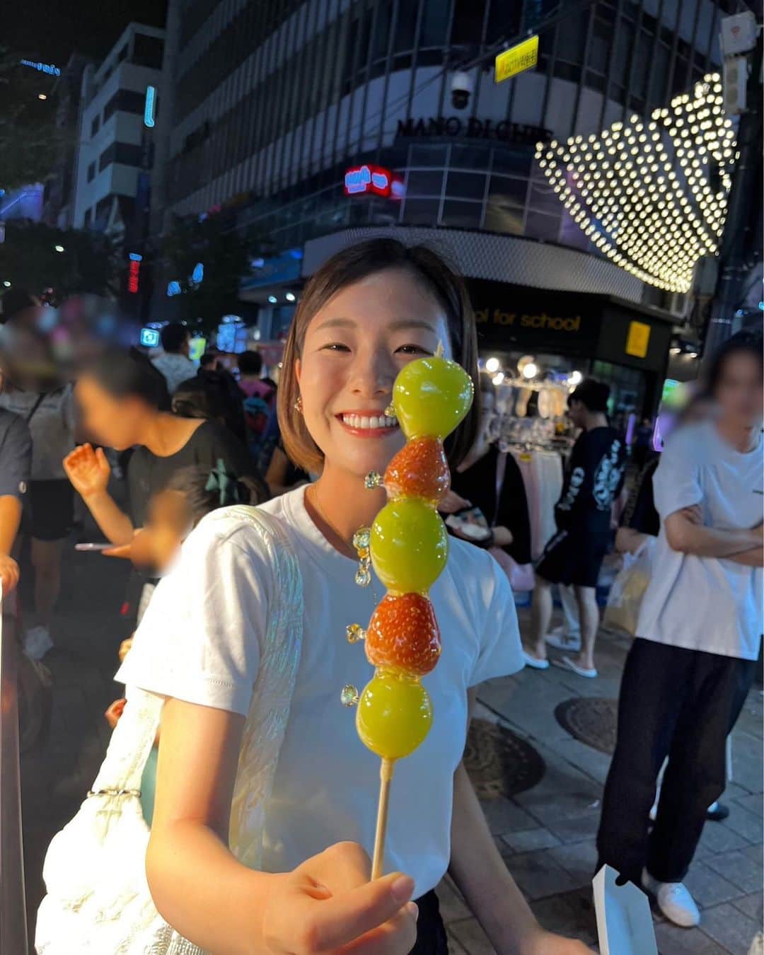 森万由子のインスタグラム：「いちごぶどう飴🍓🍇🍭  パリッとジューシーでした💓」