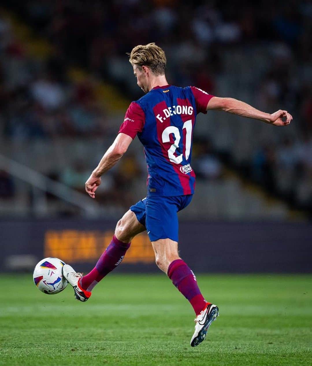 フレンキー・デ・ヨングのインスタグラム：「Vamos 🤩💪🏼  + 3 points @fcbarcelona」