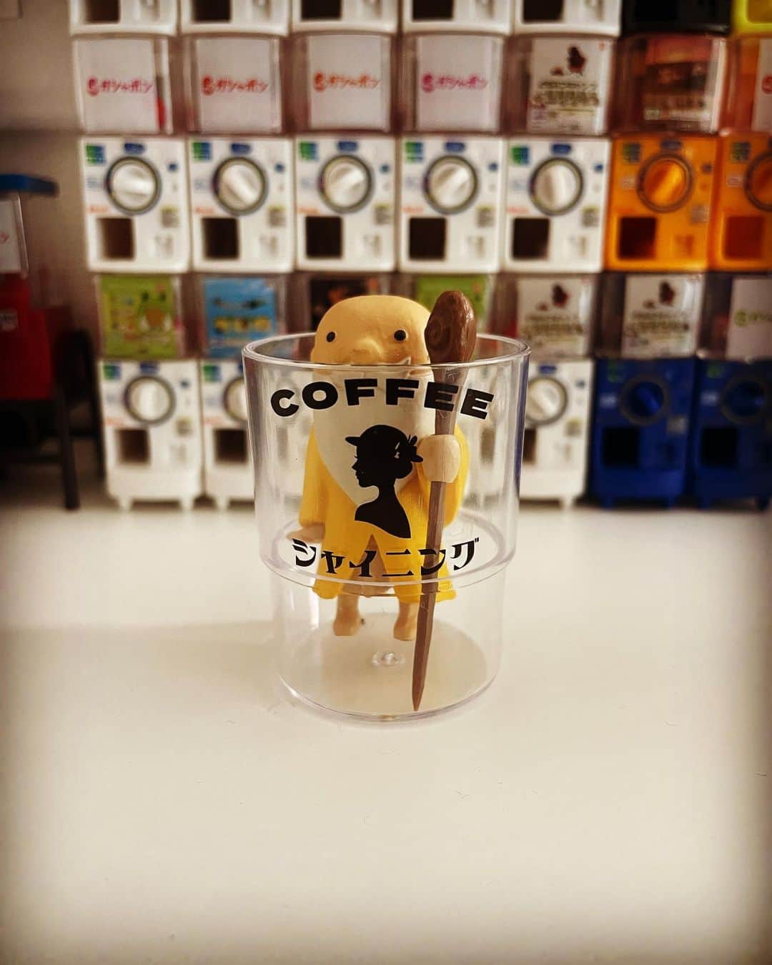 柴田薫さんのインスタグラム写真 - (柴田薫Instagram)「喫茶グラス  珈琲館ろわーる狙い。 残念…。  にしても最近のガチャは ミニチュアにしてはデカくない？？  あたし的には もう少し小さい方がいいんだけどなぁ。  #ガチャガチャ #ガシャポン #ガチャポン #ミニチュア #カプセルトイ #ガチャ沼 #喫茶グラス」8月21日 7時09分 - kaogacha.lv