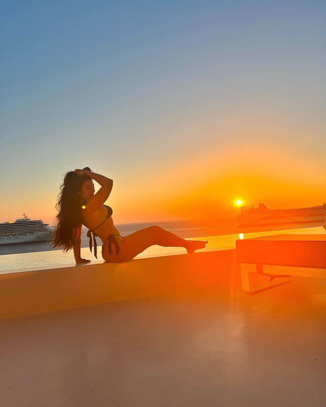 アンジー・ヴァローナのインスタグラム：「Mykonos sunsets ❤️」