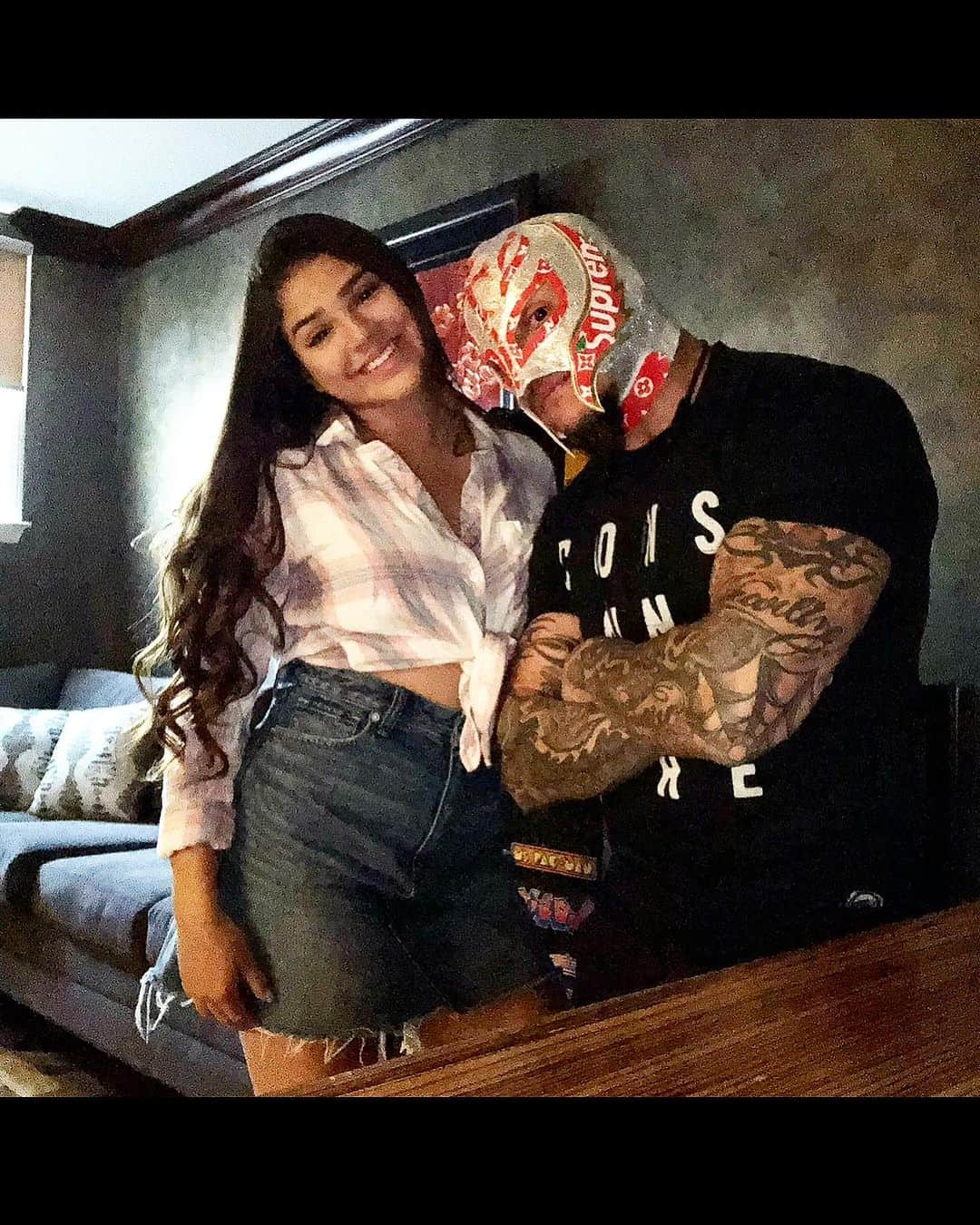 レイ・ミステリオ・ジュニアのインスタグラム：「Happy 22nd Birthday hermosa  @aalyahgutierrez   I thank God for another year of your life filled with blessings, health,  happiness and l❤️ve………..   You are a beautiful soul mija & never imagined that my lil girl would turn out to be this unbelievable young woman filled with all these incredible attributes, who always lends her heart and ear to always listen too mom & dad.  I understand these past 2yrs have been really difficult but your perseverance and determination to adjust & grow have been intact.   As your father my pride drips of joy & excitement as I see you getting ready to take your next big step in life!! #UCSD  #I❤️‍🔥U Hope you have an incredible day today and every single day going forward, filled with positive energy & all the love in the world! #TeAmo😘 🎊 🎁 🎂#OneofAKind  #FelizCumpleaños 2️⃣2️⃣」