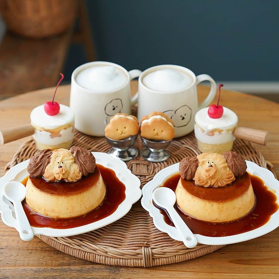 junjunのインスタグラム：「🍮  トイプービッグプリン グラスショートケーキ トイプークッキーサンド  @ouchicafe_jp #真夏の思い出おうちカフェ  #ビッグプリン #プリン #トイプークッキー #ショートケーキ #クッキーサンド #おうちカフェ #ホムカペ #cafestagram #カフェスタグラム #instacafe #カフェ部 #カフェ好きな人と繋がりたい #homemadesweets #手作りおやつ #お菓子作り好きな人と繋がりたい #今週もいただきます #キッチンからlove #私のおいしい写真 #インスタ探検隊 #Hanakogram #KURASHIRU #おうちごはんLover  #フーディーテーブル #ごちそうさまが宝物 #コッタ #キナリノ #エルグルメ #マカロニメイト #IGersJP」