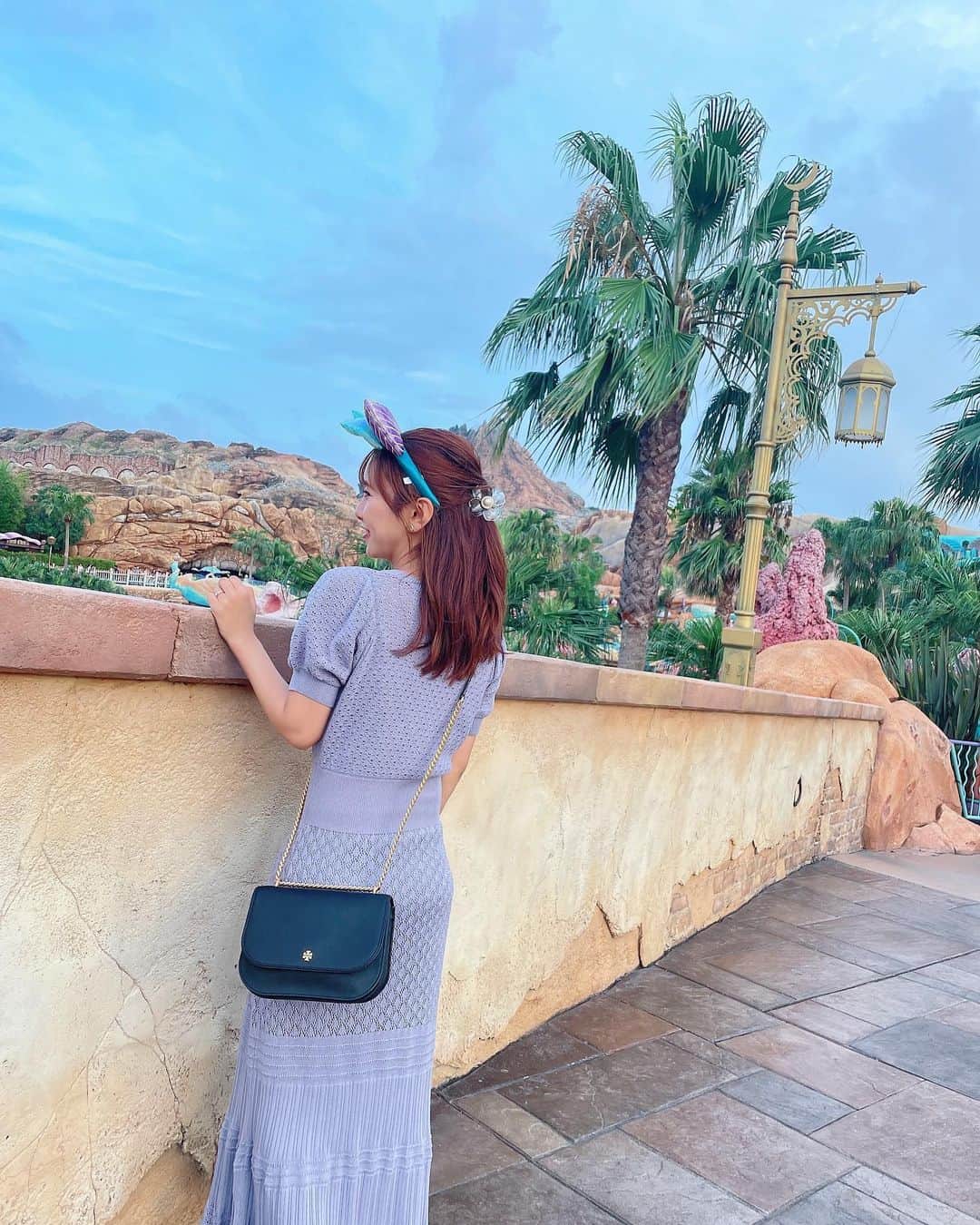 磯佳奈江のインスタグラム：「. Disney sea🐚♡ . #ディズニー #ディズニーシー #東京ディズニーシー #ディズニーカチューシャ #ディズニーコーデ #低身長コーデ #グレイル #tds #tokyodisneysea #grl」