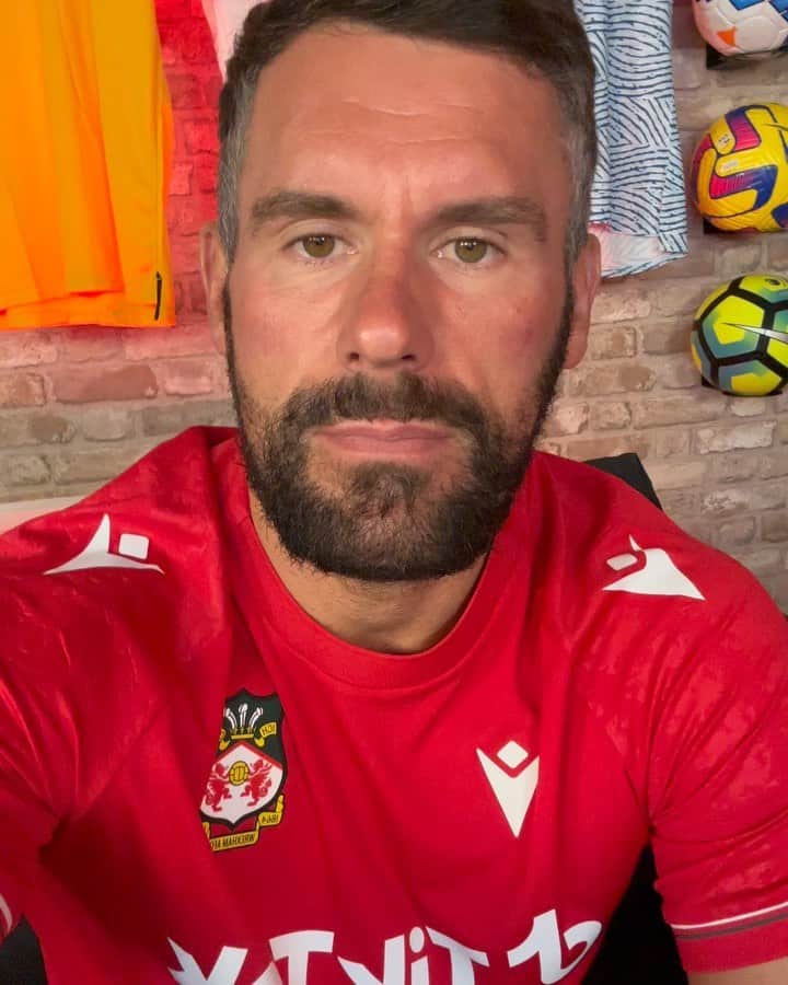 ベン・フォスターのインスタグラム：「So much ❤️ for this football club. Thanks for the memories @wrexham_afc」