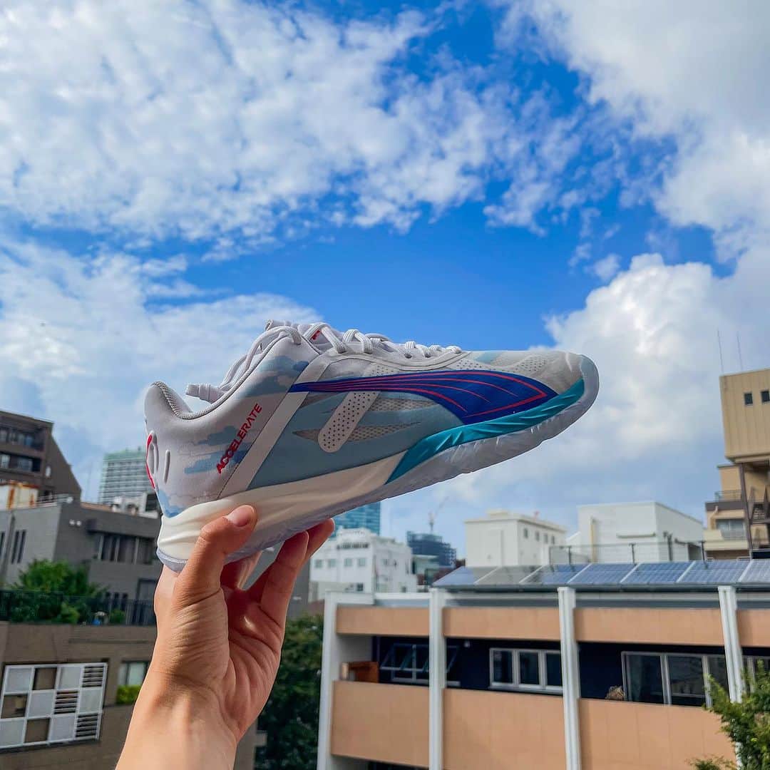 のインスタグラム：「melis Japanの島崎(しまさき)です！  本日はおしゃれはプーマのシューズをご紹介します！  プーマ アクセルレート ニトロ SQDABALOSPHERE レーシングブルー 2023 https://neckar.jp/fs/melis/P107591-01  #melisofficial #mehrlicht #海外限定 #日本未入荷 #melis #melisjapan #ハンドボール #handball #ハンドボールシューズ #handballshoes #squash #スカッシュ #volleyball #バレーボール  #バレーボールシューズ #puma #プーマ」