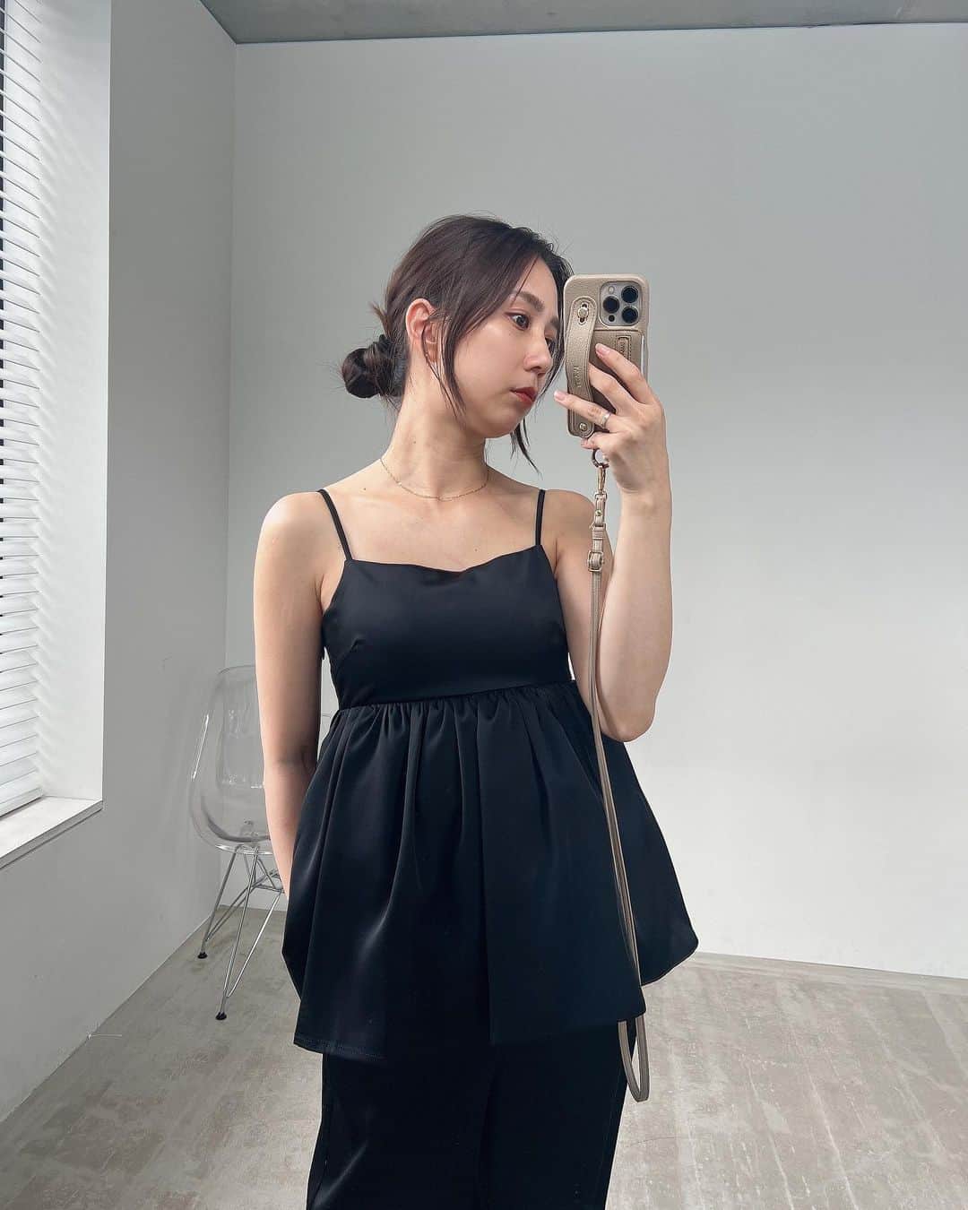 武村沙愛のインスタグラム：「お気に入りセットアップ🫶 最近暑過ぎてめっきりこの髪型✂︎ 顔周り伸びてきたから そろそろカットも行かないと。」