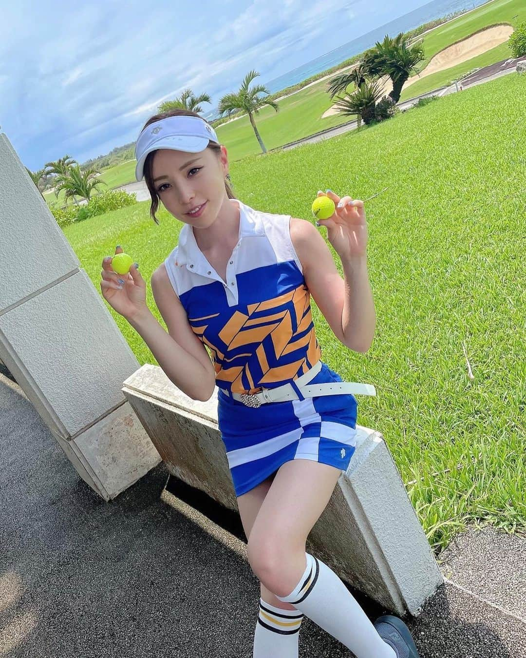 mahaのインスタグラム：「宮古ゴルフ⛳️  景色最高🌊🏝️  #ゴルフ女子 #golf #宮古島 #miyakojima #宮古島ゴルフ #宮古ブルー #リゾート #resort #descentegolf #ゴルフコーデ #南国 #海沿い #海 #ocean #beach #ビーチ」