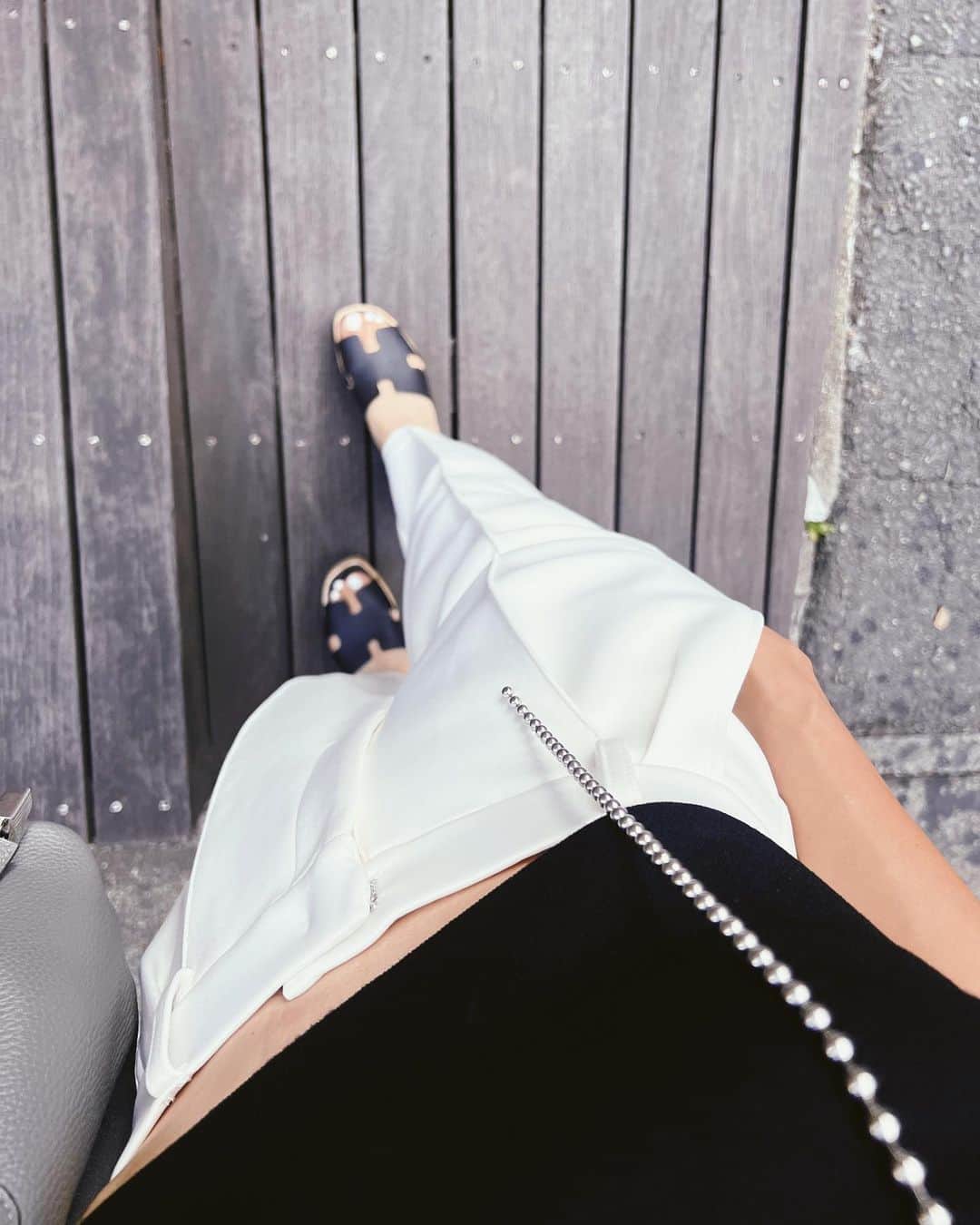 柏木亜季子さんのインスタグラム写真 - (柏木亜季子Instagram)「. 白いパンツが好きだけど 秒で汚れるよね」8月21日 17時43分 - a_k_i824