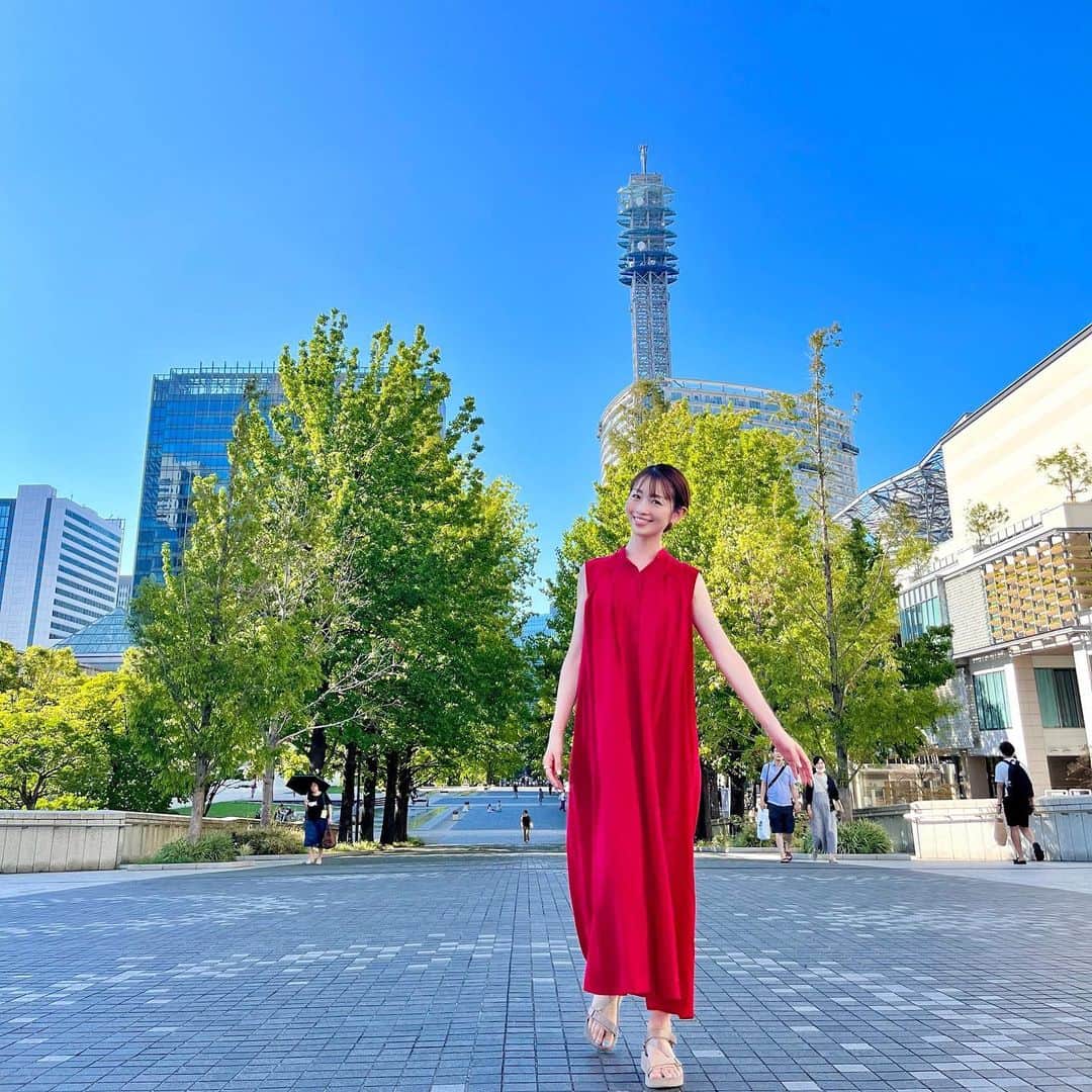 大寺かおりさんのインスタグラム写真 - (大寺かおりInstagram)「久しぶりのみなとみらい⛵️ お墓参りで横浜に行った帰りに ぷらっと寄って来ました🌼 . 息子が途中で珍しく1時間半もベビーカーで 寝てくれたおかげでゆっくり巡れました✨ (と言っても結局見るのはベビーグッズばかり👦) . お昼は、家では嫌がるベビーチェアに大人しく座って 1人で上手にご飯を食べてくれました🍚 . やんちゃな一歳半の息子を連れてのお出かけは 大変なことも多いけど「あ、この前できなかったことが出来るようになってる‼︎」と嬉しい発見も多くて、少しお出かけもしやすくなってきた?気もします。 (その日の機嫌次第なので断言できないのですが😇) . 最後の写真のシカさんの表情がお気に入りです🦌👀 . #大好きな横浜 #みなとみらい #男の子ママ #1y7m」8月21日 17時44分 - kaori_ootera