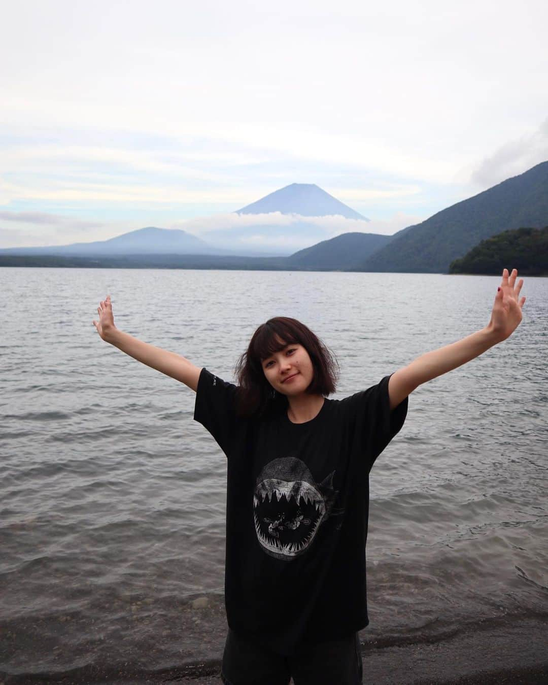 井頭愛海さんのインスタグラム写真 - (井頭愛海Instagram)「. ふーじさん‪˙ᵕ˙🗻🗻 髪ボサボサだが笑 そこはご愛嬌という事で🤭」8月21日 17時55分 - manamiigashira_official