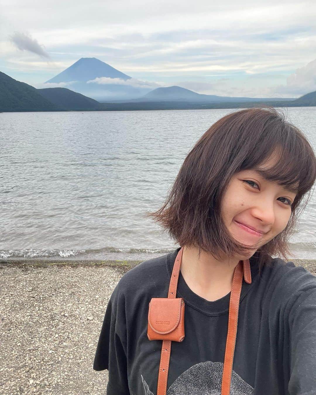 井頭愛海のインスタグラム：「. ふーじさん‪˙ᵕ˙🗻🗻 髪ボサボサだが笑 そこはご愛嬌という事で🤭」