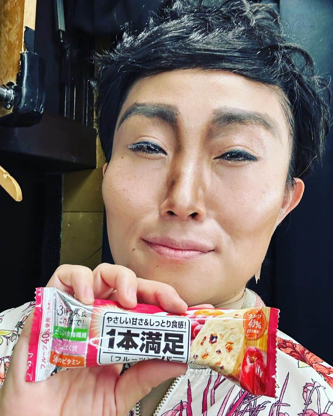 キンタロー。さんのインスタグラム写真 - (キンタロー。Instagram)「【新作ものまね】 草彅剛さん✨ キサラにて。。。 ホリさんのキムタクとどうしても絡みたくて、 急遽ネタを作成しました！！！」8月21日 17時59分 - kintalo_