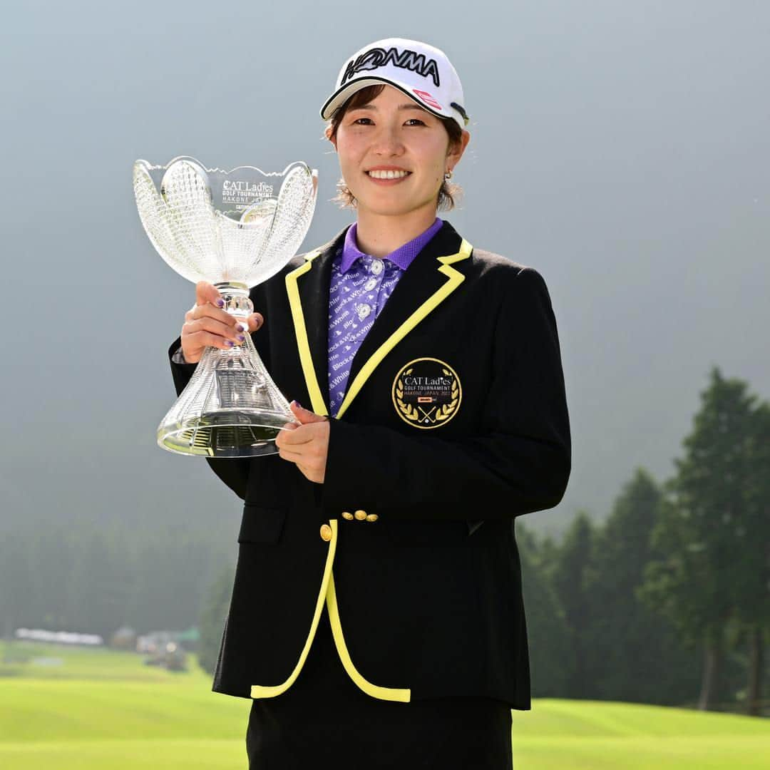 Footjoy Japanさんのインスタグラム写真 - (Footjoy JapanInstagram)「JLPGAツアー「CAT Ladies2023」でFootJoy契約の蛭田みな美プロが優勝🏆   プレーオフ1ホール目でバーディーを奪い、見事にツアー初優勝を飾りました👏   ＜着用シューズ＞ Premiere Series Traditional BOA Women（MyJoys）  多くのプロがFootJoyのシューズは"歩きやすい"、"疲れにくい"、"安定感がある"という理由でFootJoyのシューズに信頼を置いています。  #FootJoy #1ShoeInGolf #1GloveInGolf #CATLadies2023 #蛭田みな美 #フットジョイ」8月21日 18時00分 - footjoy.japan