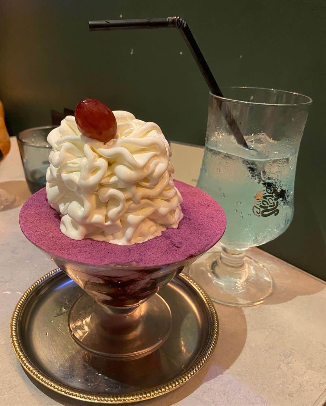 山田なる（ナルハワールド）さんのインスタグラム写真 - (山田なる（ナルハワールド）Instagram)「🍨💕 ⁡ ⁡ 3日間北海道にいたよ❕ 甘いものいっぱい食べた~幸。💗」8月21日 18時00分 - naruhaw