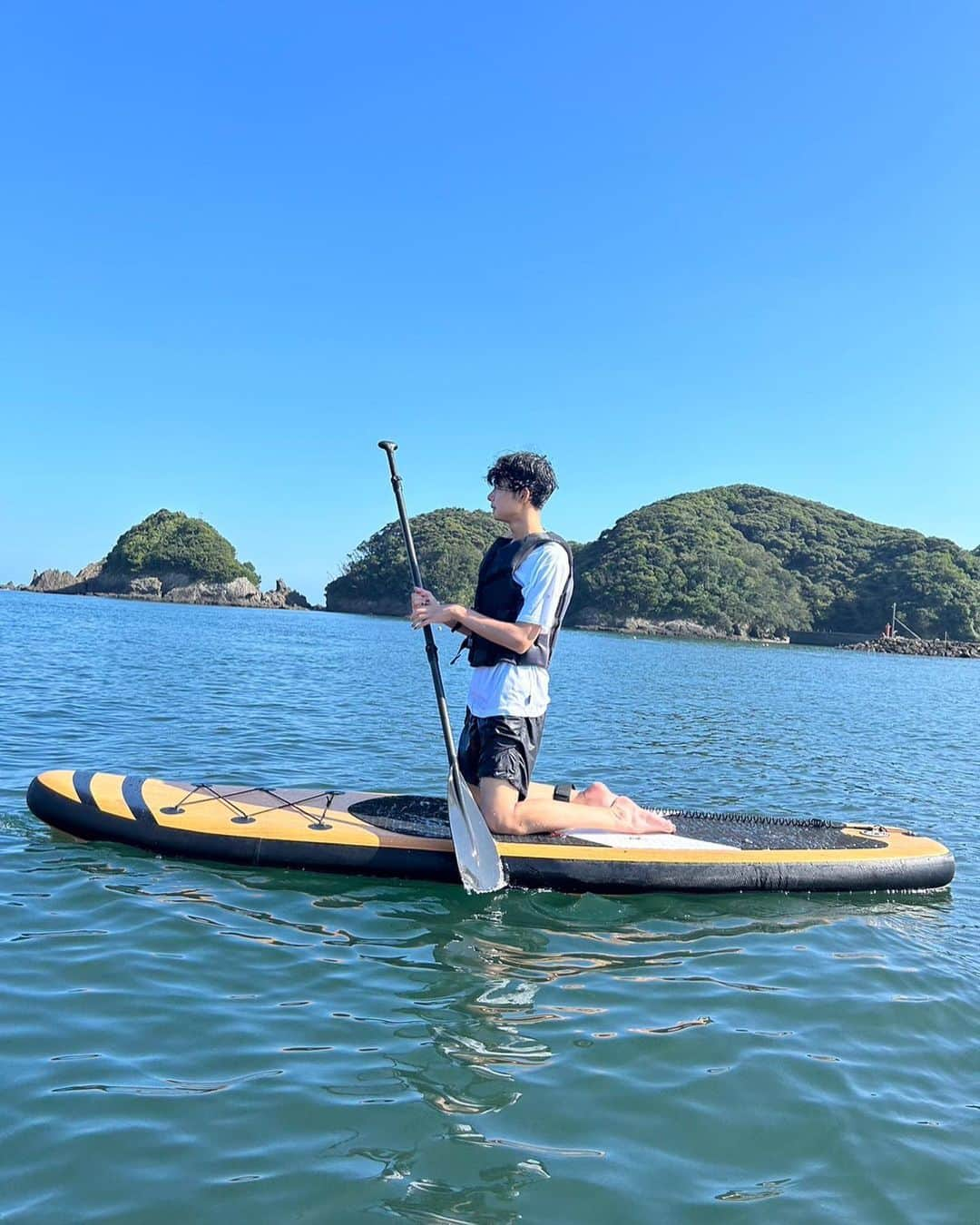 松井大奈さんのインスタグラム写真 - (松井大奈Instagram)「今年の夏の思い出は、お兄ちゃんがライフセーバーをやっている、弓ヶ浜と、ヒリゾ浜に家族と従兄弟で遊びに行ったことです🌊 サップしたり、シュノーケリングしたり久しぶりに海ではしゃぎました🏄🐟 今年の夏は楽しい思い出が沢山できました🔥 ライフセーバーさんいつもお疲れ様です🙇‍♂️   #メンズノンノモデルオーディション2023  #メンズノンノ #松井大奈  #弓ヶ浜  #ヒリゾ浜」8月21日 18時04分 - akvysv