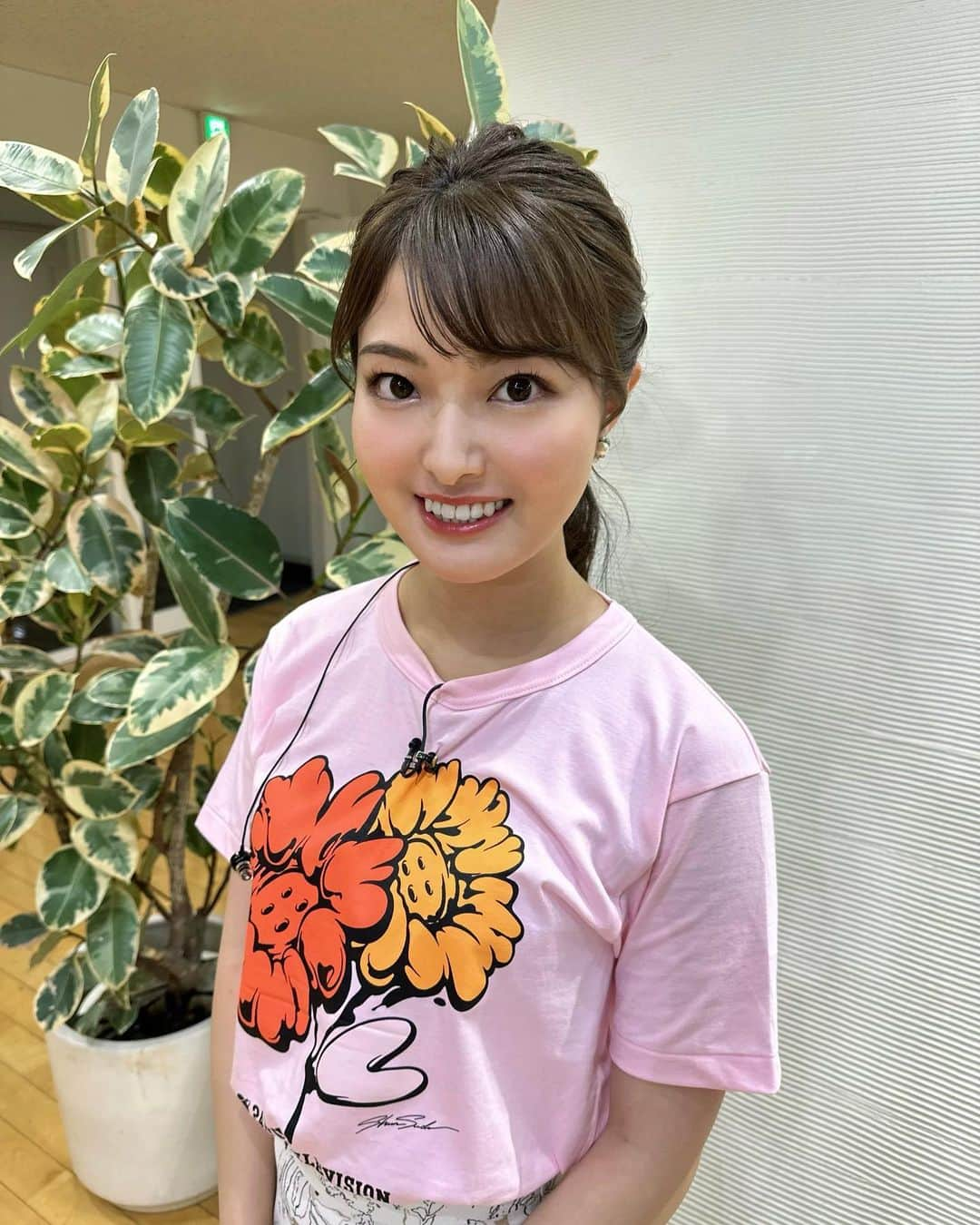 遠野愛のインスタグラム：「2023.08.21 次の土日は24時間テレビ 今週はチャリTシャツを着てお伝えしています💐  #24時間テレビ #チャリtシャツ #FBS #アナウンサー」