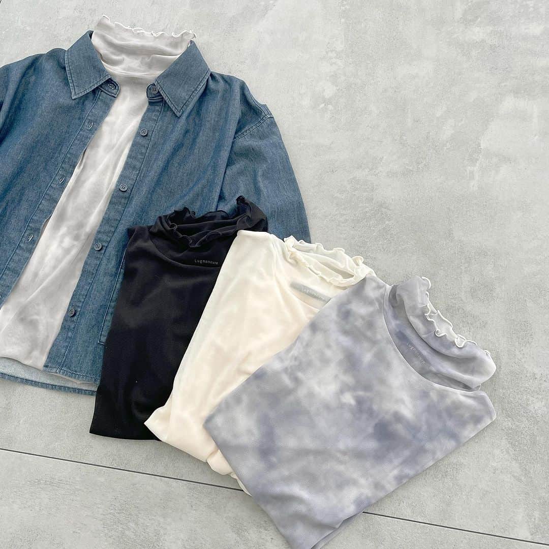 Lugnoncure（ルノンキュール）さんのインスタグラム写真 - (Lugnoncure（ルノンキュール）Instagram)「【Recommend Style】 ⁡ ショート丈が新鮮なデニムシャツにワーク感のある 大きめのポケットがポイントのカーゴパンツを合わせた トレンドカジュアルコーデ。 ⁡ シャツのインナーにはプリント柄のシアータートルを 合わせて遊び心をプラス。 ⁡ ⁡ ------------------------------------------ ⁡ #shirt ¥5,940(tax incl.) _No.1712214 blue/navy ⁡ #inner ¥2,970(tax incl.) _No.1212947 off-white/black/mocha/blue ⁡ #pants ¥7,590(tax incl.) _No.1407127 off-white/beige/khaki ⁡ ------------------------------------------ ⁡ ※オンラインショップにも順次入荷いたします。 ⁡ ※商品画像は、撮影環境やご利用のPC・スマートフォンのモニター環境などにより実物と色味に差異がある場合がございます。 ⁡ ⁡ #lugnoncure #ルノンキュール #オフコーデ #キレイめカジュアル #オフスタイル #休日コーデ #大人カジュアル #カジュアルコーデ #秋コーデ #2023aw #canshopig #autumn #fashion」8月21日 18時10分 - lugnoncure