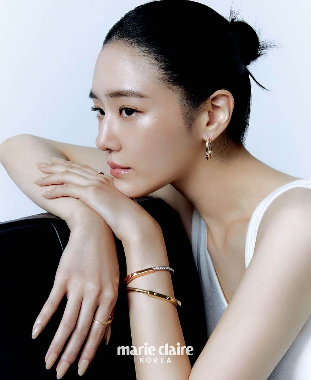 パク・ギュヨンのインスタグラム：「@marieclairekorea @tiffanyandco」