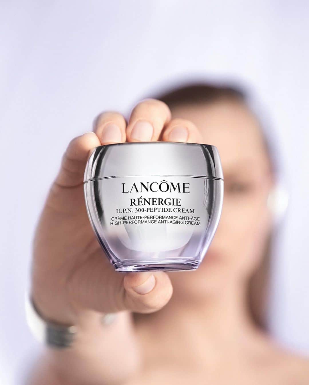 Lancôme Officialさんのインスタグラム写真 - (Lancôme OfficialInstagram)「What if we can regenerate skin faster than we age? Lancôme makes the impossible, possible with the new Rénergie H.P.N. 300-Peptide Cream. Combining 3 potent ingredients for a high-performance formula. Now available in the US. #Lancome #Renergie #HPN300Peptide #Skincare」8月21日 18時14分 - lancomeofficial