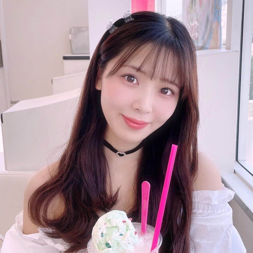 安田桃寧さんのインスタグラム写真 - (安田桃寧Instagram)「🍨💖🎀  . . . #フレンチガーリー #frenchgirly #girly #girlyfashion #ピンクメイク #ピンク加工 #pink #アイス #shein #meltie」8月21日 18時14分 - peachpeach_o6o8