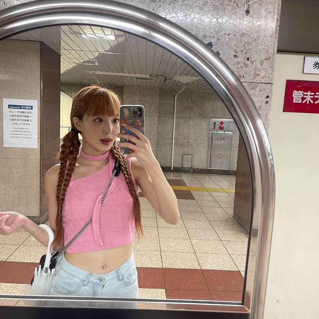 ももなのインスタグラム：「🩷 低速ってほんまに悔しいギガ買いたいけど 地味に高いしもったいないし自分との戦い」